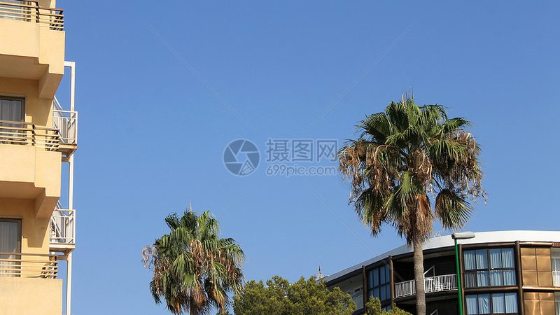 民宿楼梯扶手铁艺和玻璃哪个好